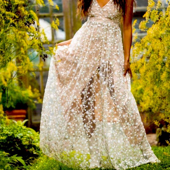 Altar'd State Dresses & Skirts - Altar’d State Size Medium Dress lace with flowers embroidered worn once